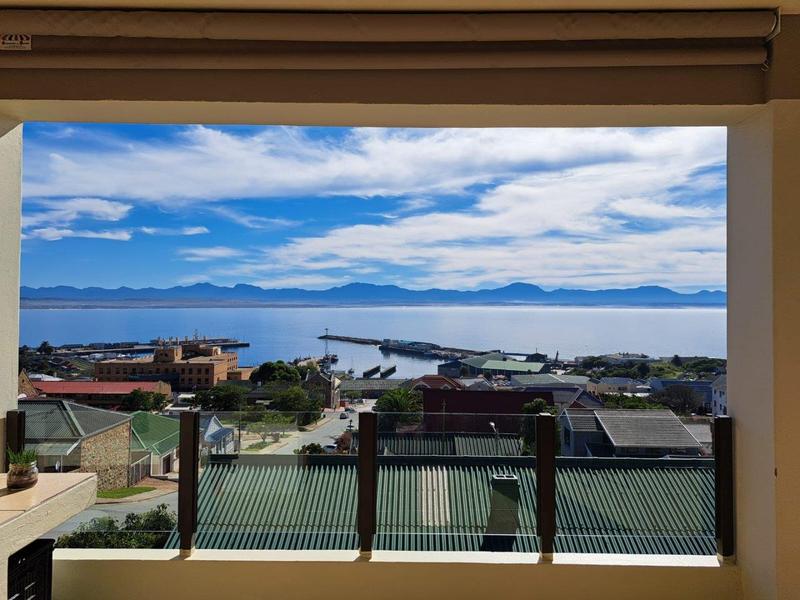 To Let 5 Bedroom Property for Rent in Mossel Bay Western Cape